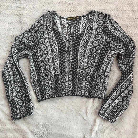 Gypsies & Moondust Tops - GYPSIES & MOONDUST cropped long sleeve